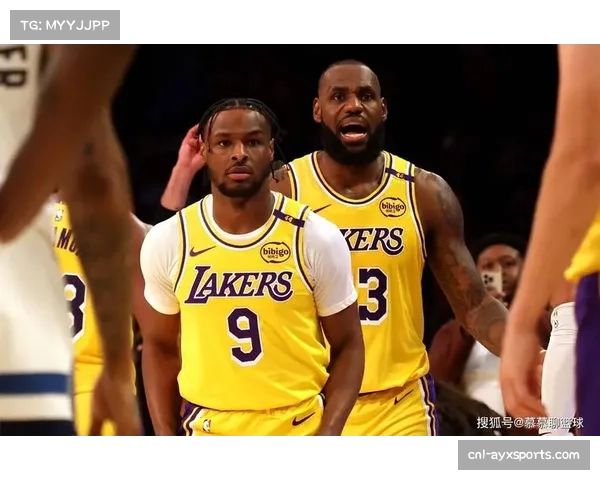 詹姆斯发文为布朗尼庆生父子同场打高尔夫共享温情时光